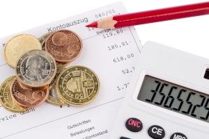 Ablauf einer Zwangsvollstreckung in Geldforderungen: Zuerst muss der Gläubiger einen Pfändungs- und Überweisungsbeschluss beantragen.