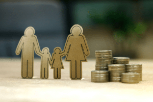 Für die absolute Armut in Deutschland sind keine Zahlen verfügbar. Geringverdienerfamilien mit Kindern sind aber bspw. häufiger betroffen.