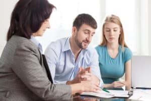 Sie können ein Darlehen trotz Schulden bekommen, wenn Sie einen Bürgen haben.