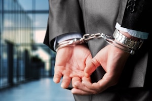 Eine Haft droht bei Schulden zum Beispiel im Betrugsfall oder bei Steuerhinterziehung.