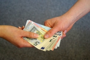 Wenn Sie an ein Inkasso-Unternehmen eine Forderung verkaufen, erhalten Sie sofort Geld.