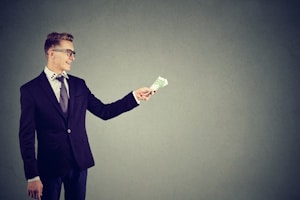 Ihr Lebensgefährte hat Schulden? Wenn Sie wollen, können Sie die Schulden freiwillig übernehmen.