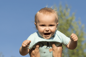 Bei einer Pfändung bleibt vom Elterngeld mindestens der Sockelbetrag übrig.