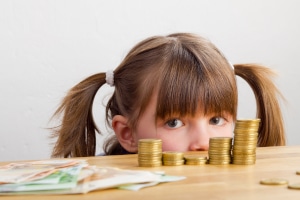 Dem Schuldner steht ein höherer Pfändungsfreibetrag zu bei der Lohnpfändung, wenn er Kindesunterhalt zahlt.