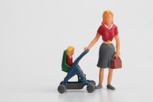 Der Pfändungsfreibetrag mit einem Kind, wenn Sie unverheiratet sind, beträgt 2.149,99 Euro.