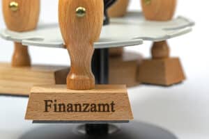 Steuerschulden verjähren nie? Doch, das tun sie, aber das Finanzamt kann die Verjährungsfrist mit verschiedenen Maßnahmen unterbrechen.