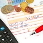 Bei Zahlung per Überweisung vom Rundfunkbeitrag müssen Sie künftig alle Termine selbst im Blick behalten.